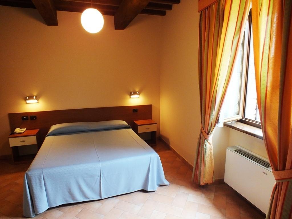 Hotel Santa Chiara SantʼAngelo in Vado Cameră foto